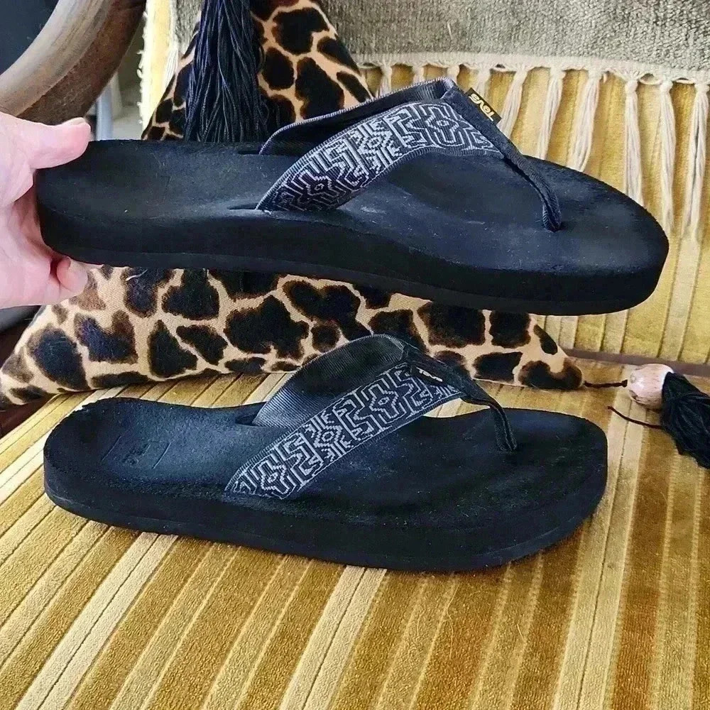 Men's Size 11 Teva Black Flipflops - Picture 6 of 15